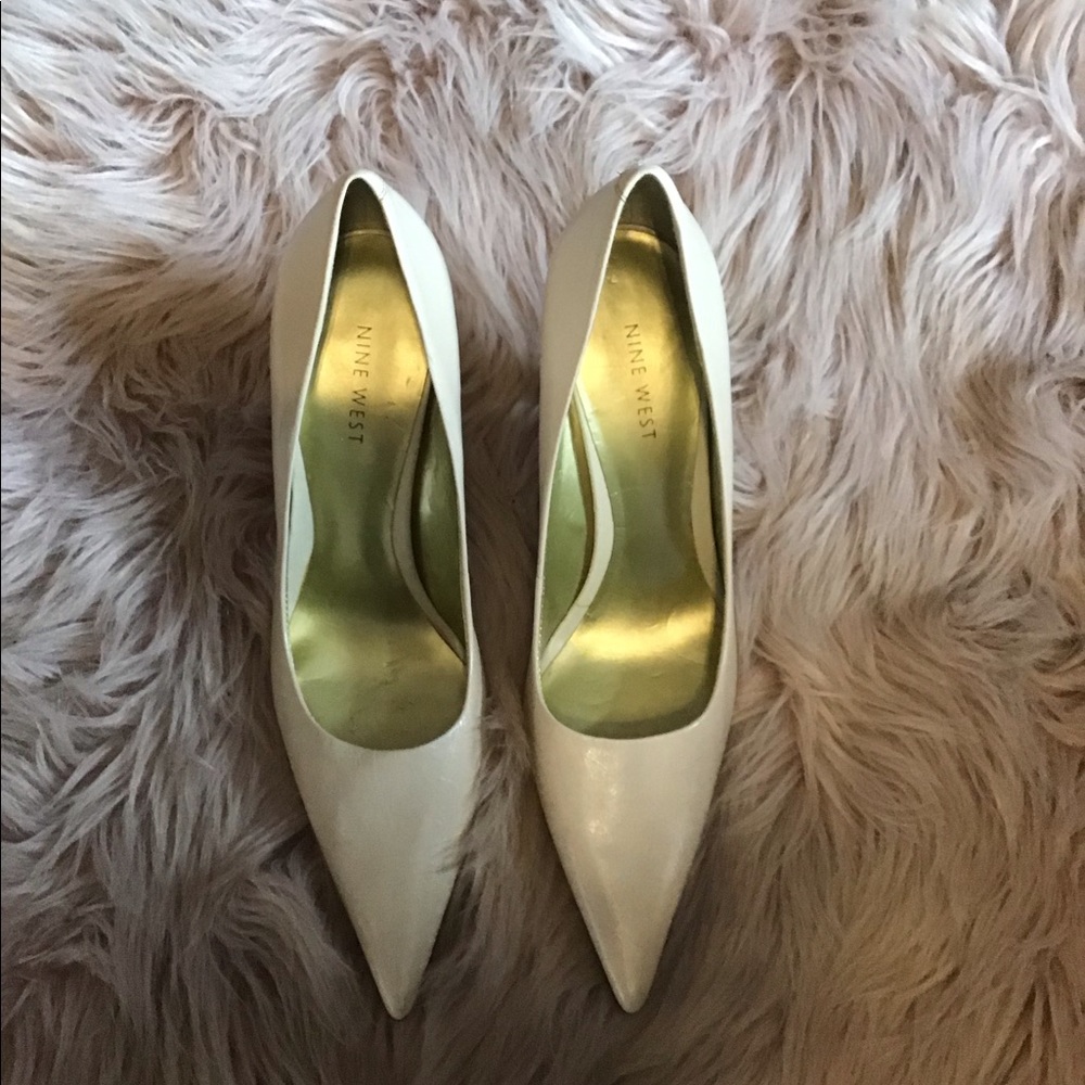 Nine West. Size 7.5. Off white/cream color.